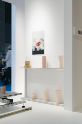 Booth with a 3d printer and ceramic vases