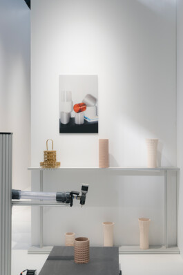 Booth with a 3d printer and ceramic vases